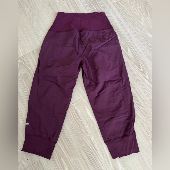 Lululemon size 4 vintage cropped pants - Picture 3 of 3